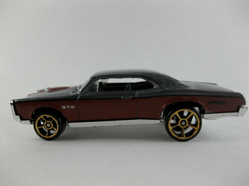 Illustration for article titled Hi, my name is Mr Albee and I'm a diecast addict.